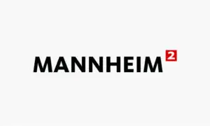 Ein Logo zeigt den Schriftzug "MANNHEIM" mit hochgestellter roter Zahl "2" in einem Rechteck.
